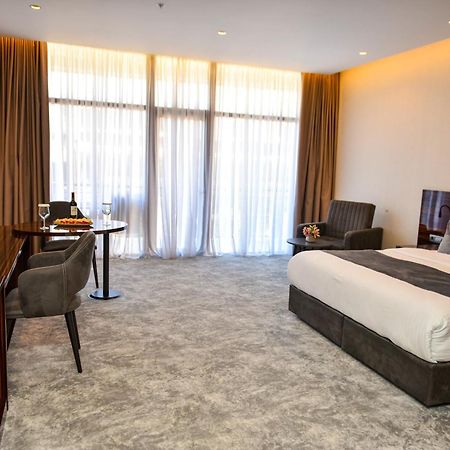 Hotel Monarch Batumi Luaran gambar
