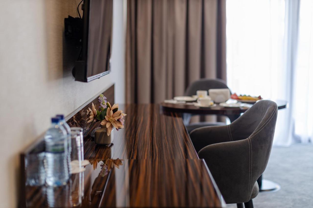 Hotel Monarch Batumi Luaran gambar