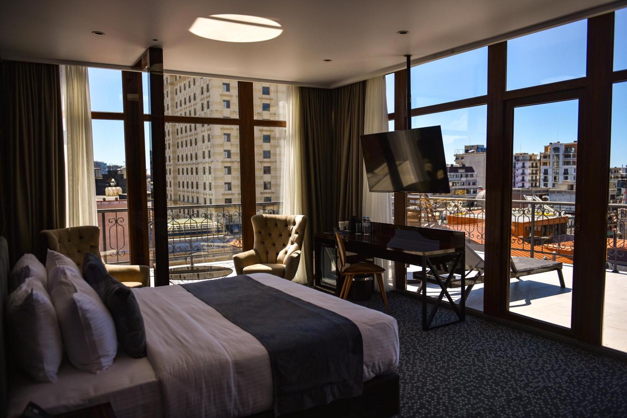 Hotel Monarch Batumi Luaran gambar