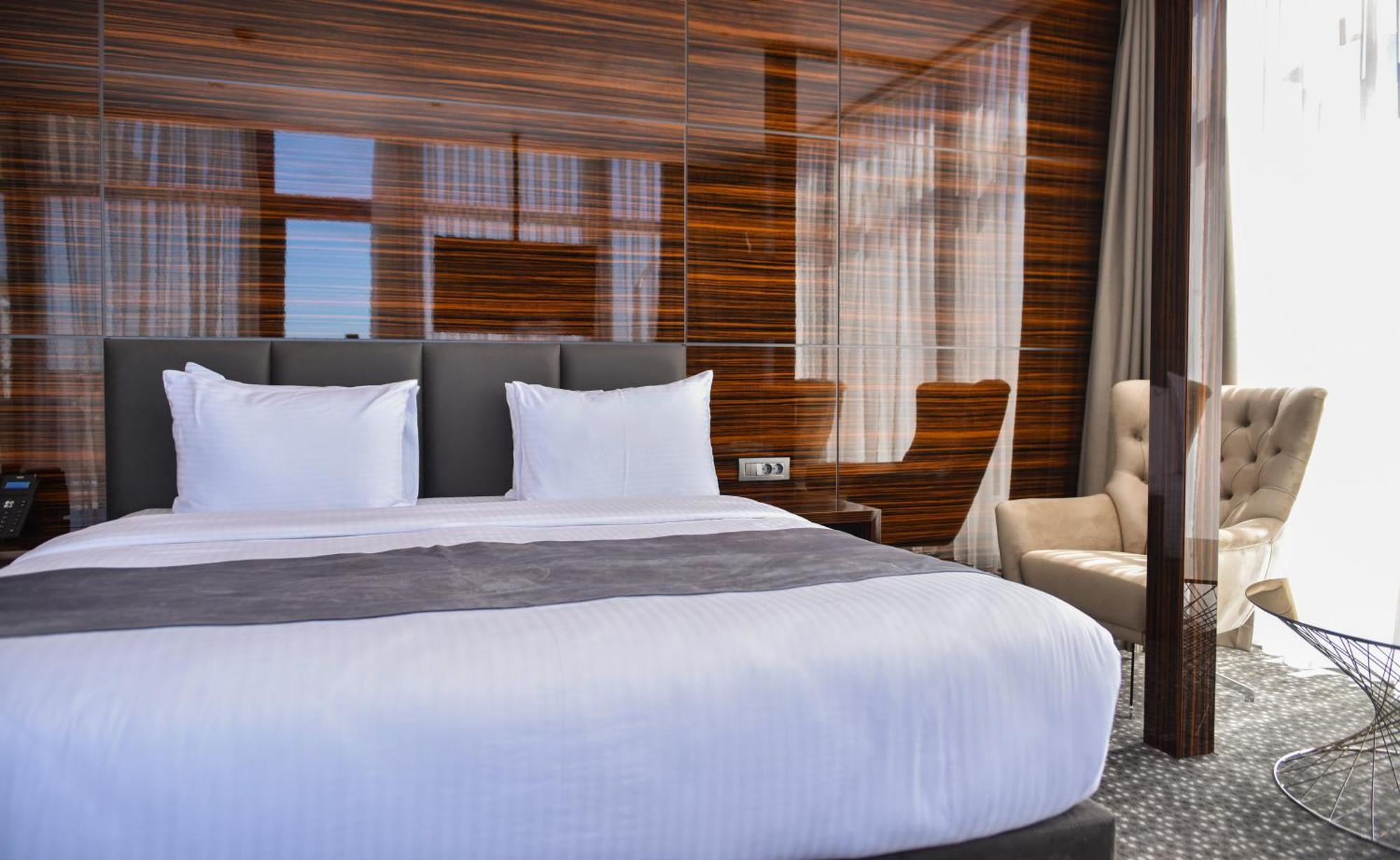 Hotel Monarch Batumi Luaran gambar