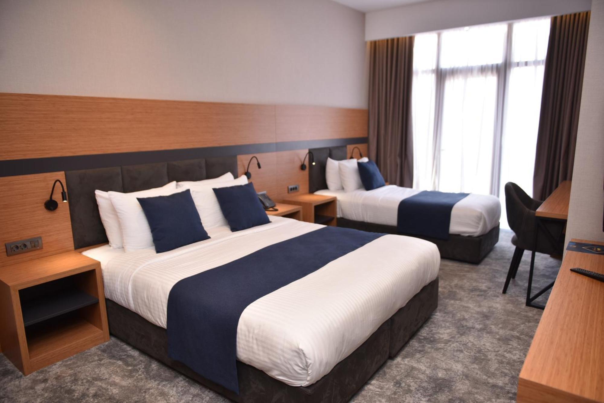 Hotel Monarch Batumi Luaran gambar