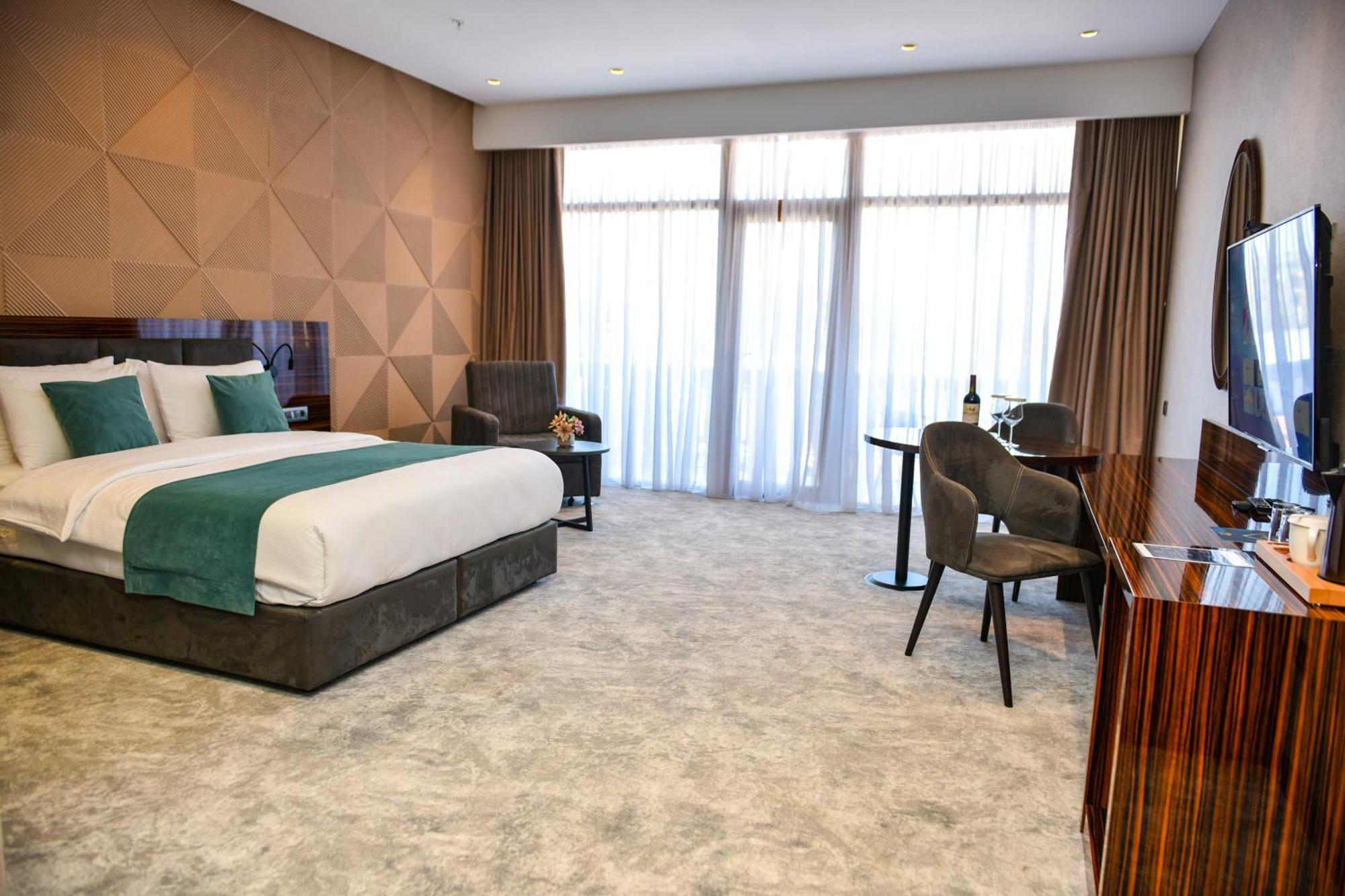 Hotel Monarch Batumi Luaran gambar