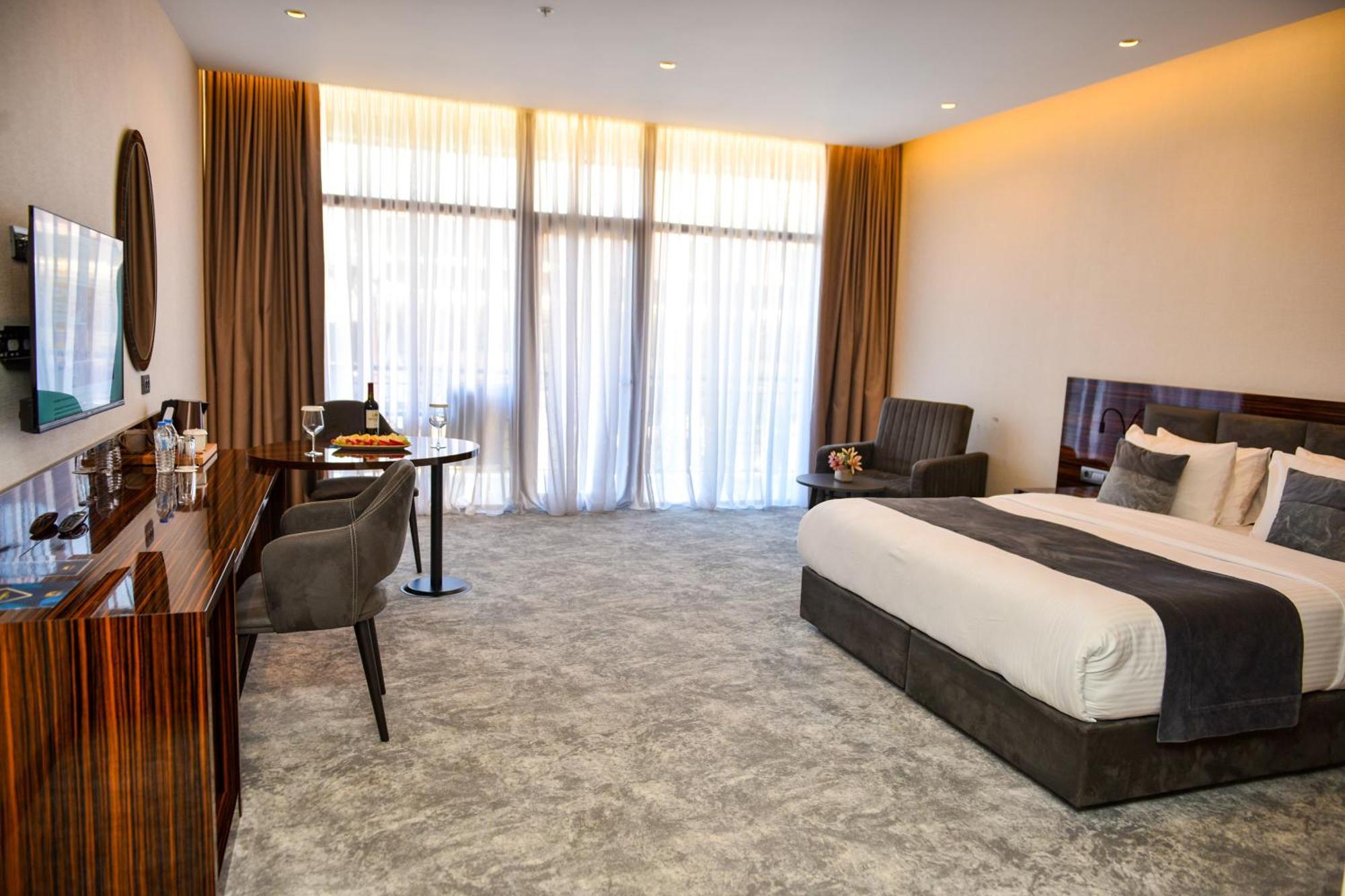 Hotel Monarch Batumi Luaran gambar